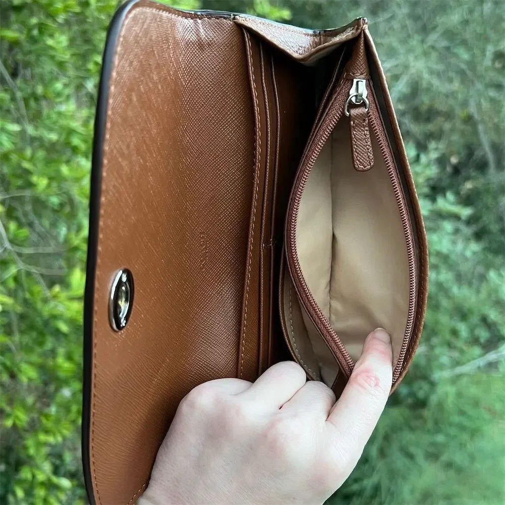 COACH VINTAGE Women's Brown Pebble Leather Turnlock Envelope Wallet AUTHENTIC - Picture 5 of 8